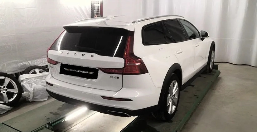 Volvo V60 Cross Country cena 109899 przebieg: 149753, rok produkcji 2019 z Witnica małe 56